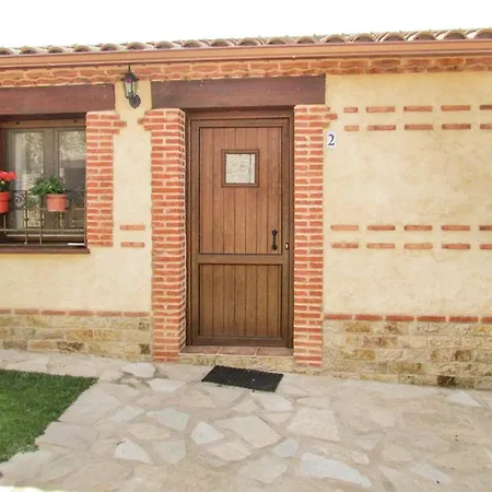 Lovely In Aldeanue De La Sierra בית נופש