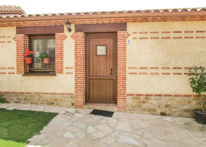 Lovely In Aldeanue De La Sierra Feriehus